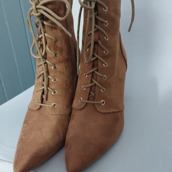 POINTED TOE BLOCK HEEL BOOTIES MILANO-1 BY LILIANA - Picture 3 of 5